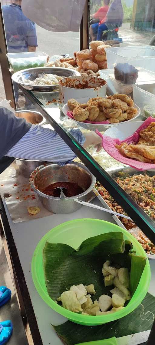 Lontong Sayur Dan Nasi Gurih Bu' Dani 1