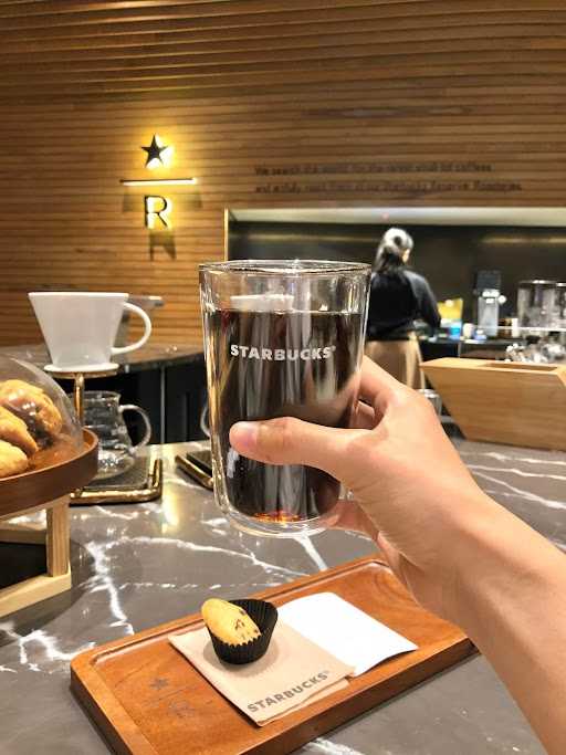 Starbucks Reserve - Deli Park Mall Medan 7