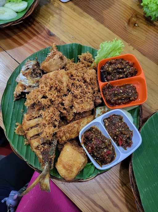 Ayam Penyet Dapoer Djemadi 7