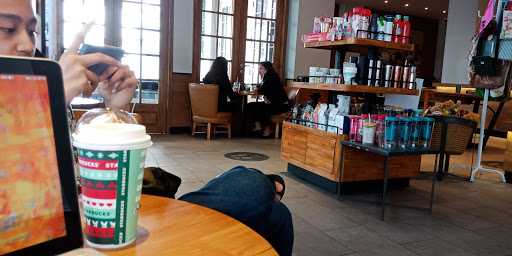 Starbucks - Iskandar Muda Medan 8