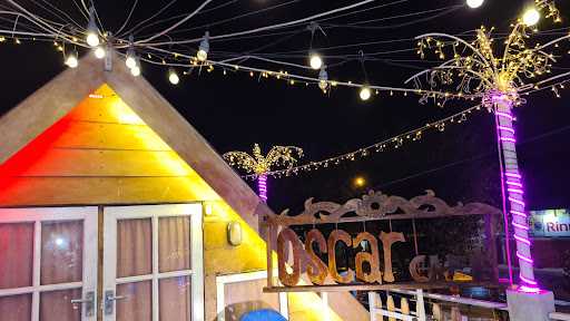 Oscar Cafe 9