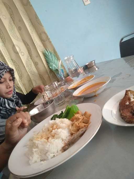 Rumah Makan Merpati 4