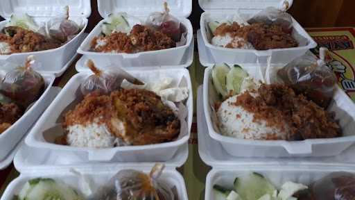 Ayam Pecak Mbak Vika 4