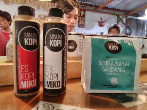 Minum Kopi 9