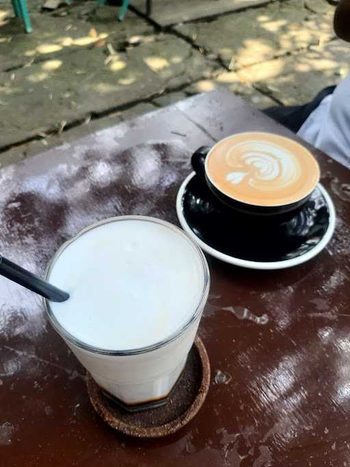 Minum Kopi 6