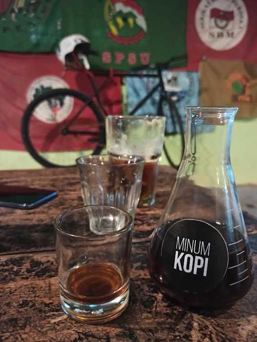 Minum Kopi 2