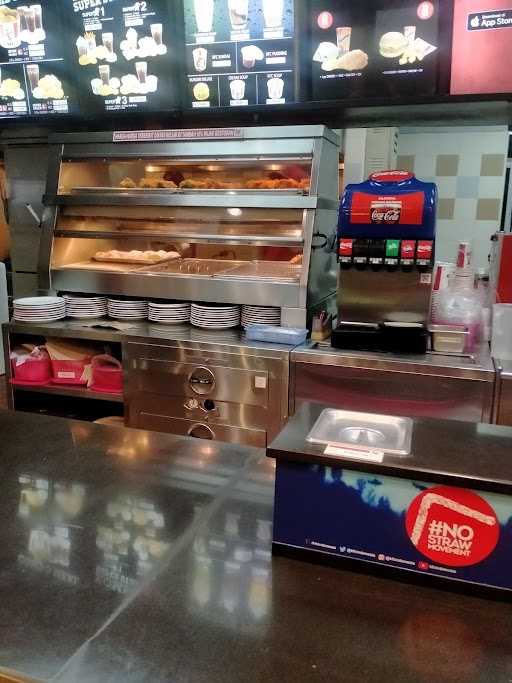 KFC - SPBU Bandara Polonia 10