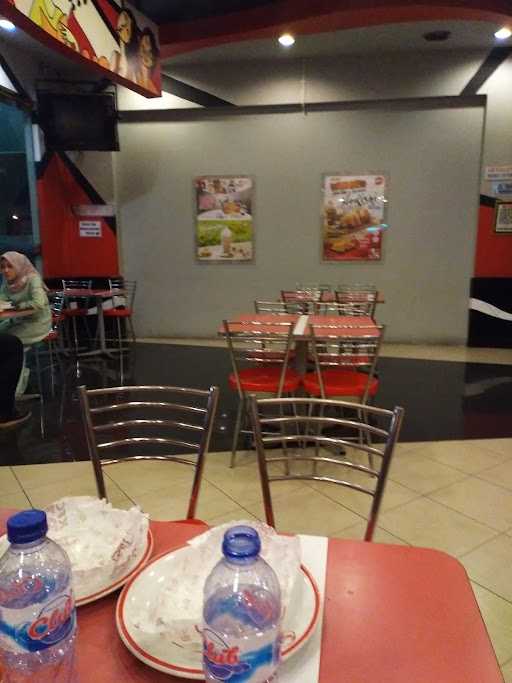 KFC - SPBU Bandara Polonia 4