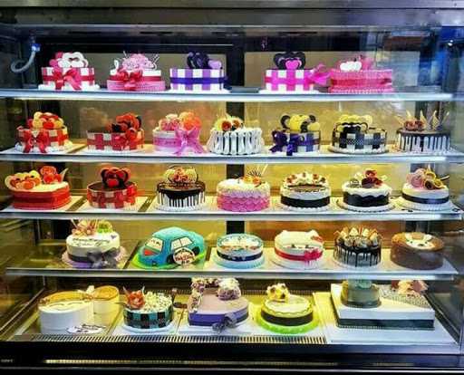 Majestyk Bakery & Cake Shop - Marelan Medan 5