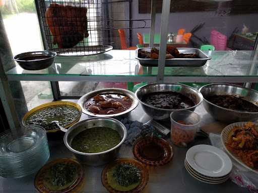 Rumah Makan Khas Batak Rumabutar 7