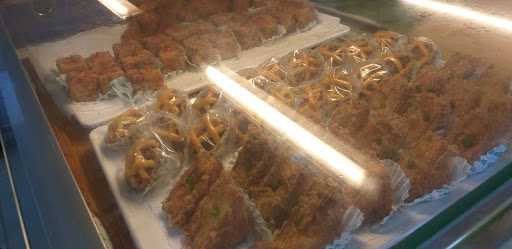 Phin Phin Jajanan Pasar & Bakery 8