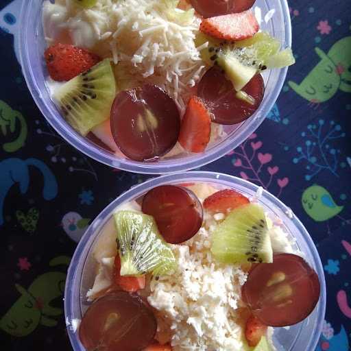 Charlotte Asinan Dan Salad Buah Segar Medan 2