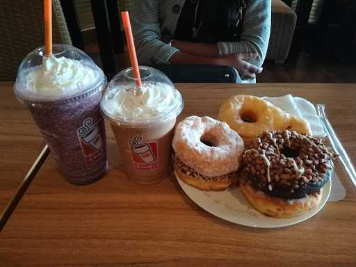 Dunkin' Donuts Gatot Subroto Medan 9