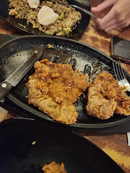 Raden'S Crispy Steak And Spicy Chicken 8