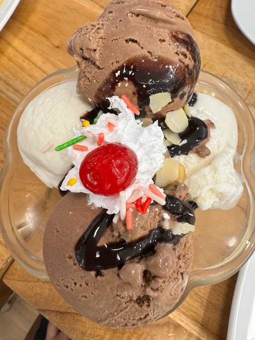 Fountain Ice Cream Cafe 3