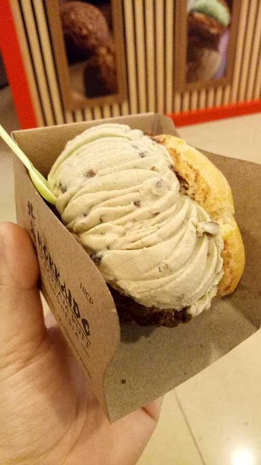 Hokkaido Ice Cream Puff 6