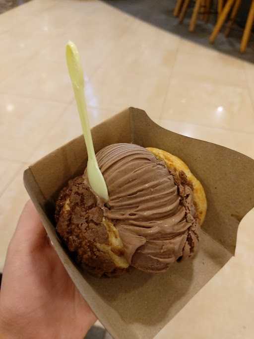 Hokkaido Ice Cream Puff 2