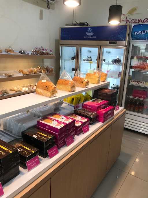 Momolin Bakery & Cake - Harapan Jaya 9