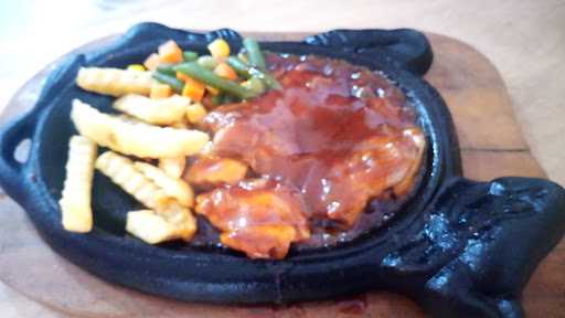 Bawain Steak, Taman Harapan Baru 9