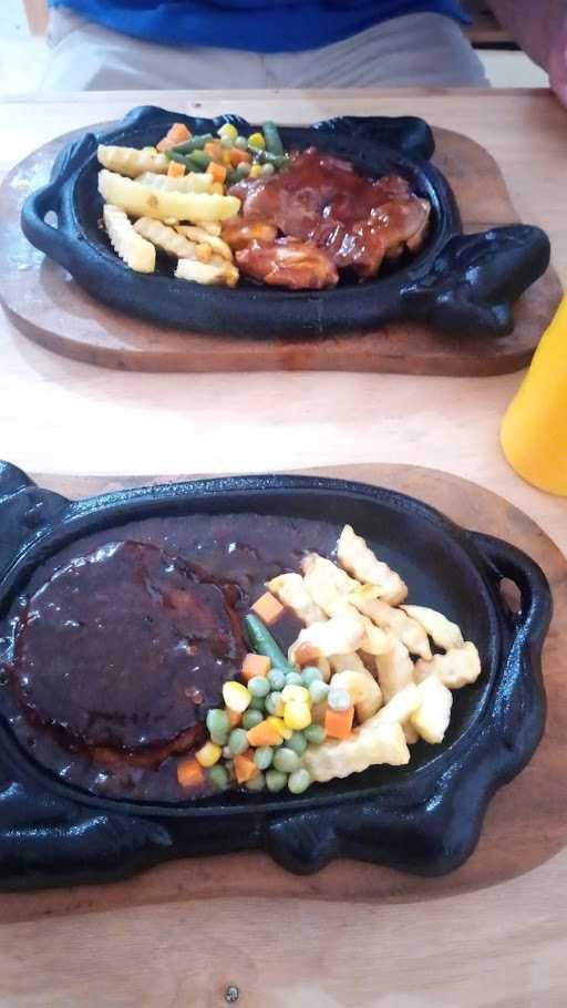 Bawain Steak, Taman Harapan Baru 1