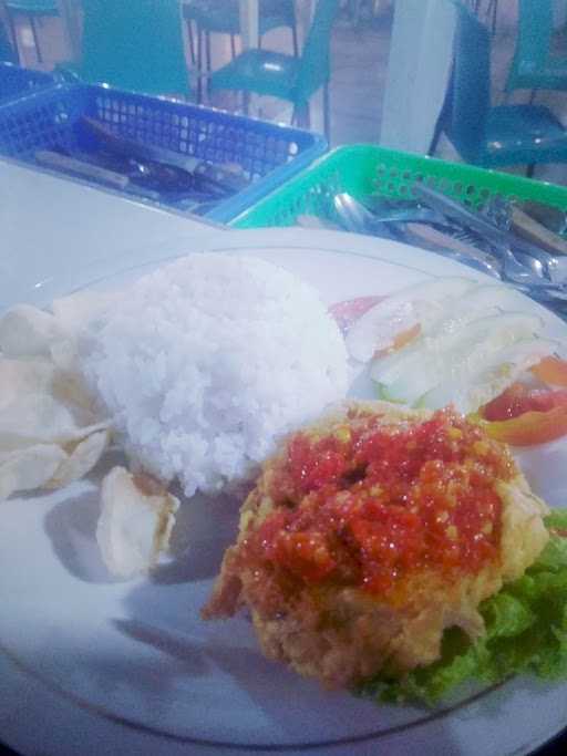 Cempaka Cafe & Resto 8