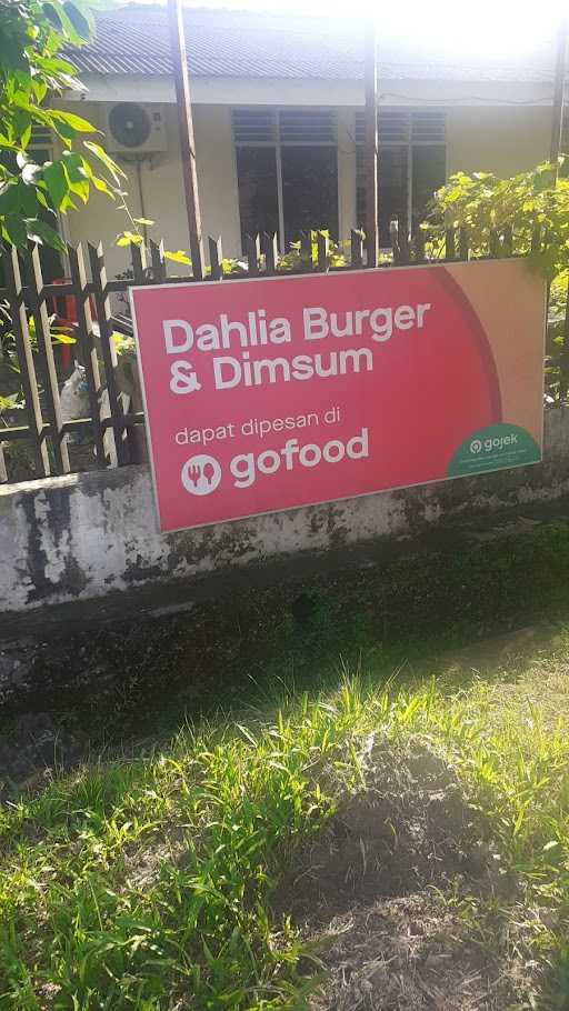 Dahlia Burger 4