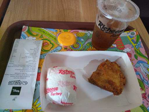 Richeese Factory Setiabudi Medan 8