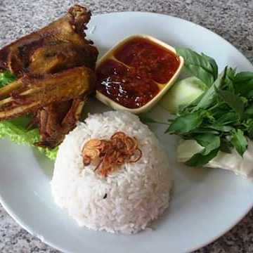 Seafood & Ayam Penyet Medan 9