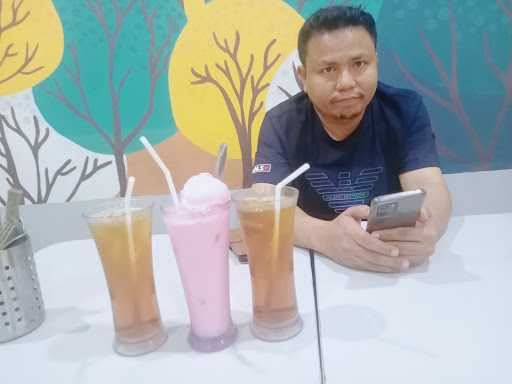 Waroeng Steak & Shake Mansyur Medan 5