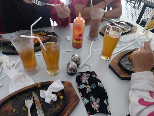 Waroeng Steak & Shake Mansyur Medan 3