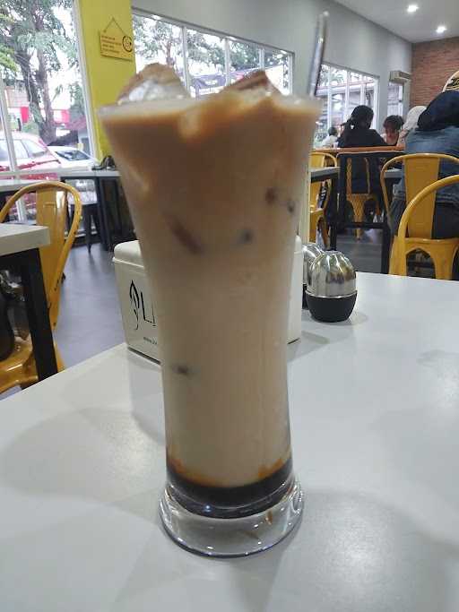 Waroeng Steak & Shake Mansyur Medan 8