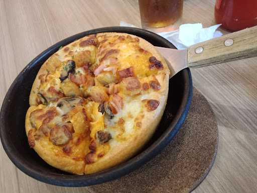 Pizza Hut Restoran 6