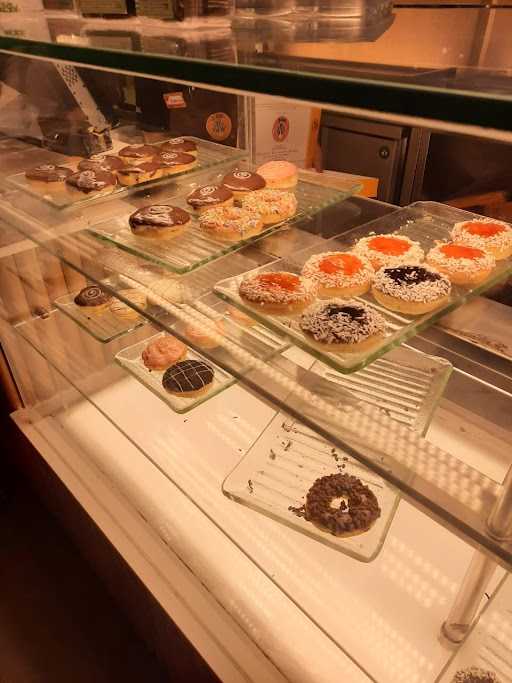 J.Co Donuts & Coffee Centre Point Medan 8