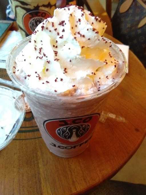 J.Co Donuts & Coffee Centre Point Medan 10