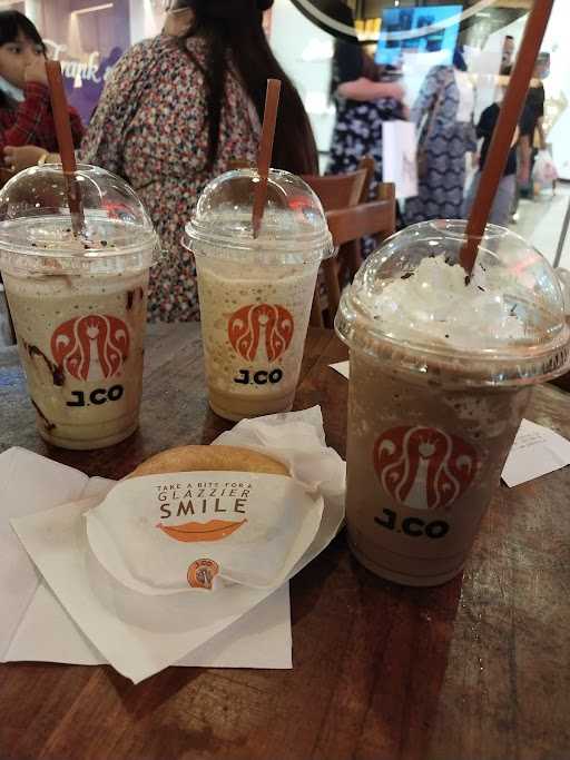 J.Co Donuts & Coffee Centre Point Medan 3