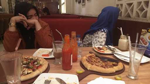 Pizza Hut Restoran 1