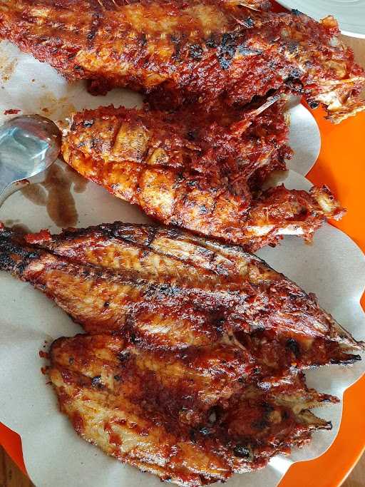 Ikan Bakar Ibu Peni 4