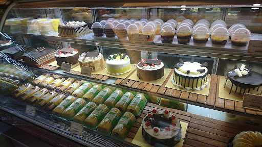 Holland Bakery Sempidi 8