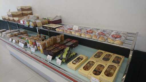 Holland Bakery Sempidi 5