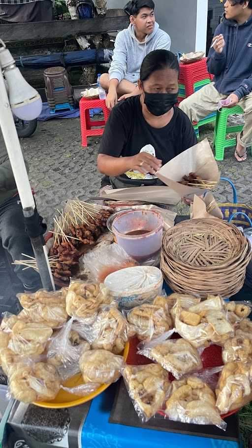 Sate Babi Street Food Warenda 5