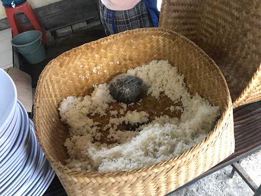 Warung Nasi Babi Guling Men Ayu 8