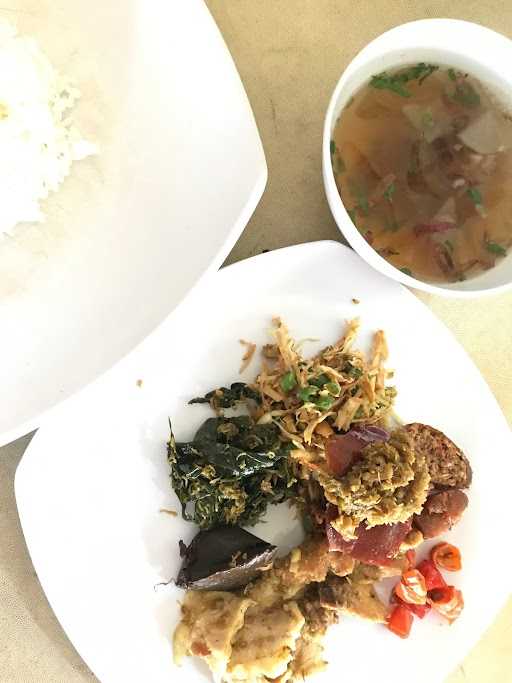 Warung Nasi Babi Guling Men Ayu 9