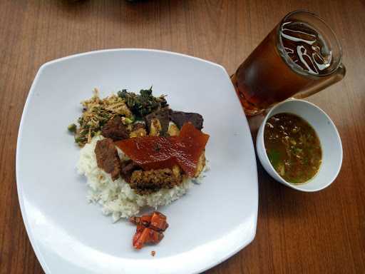 Warung Nasi Babi Guling Men Ayu 1