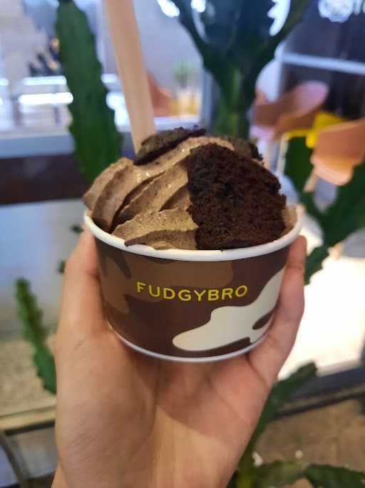 Fudgybro Menteng At Teuku Cik Ditiro 8