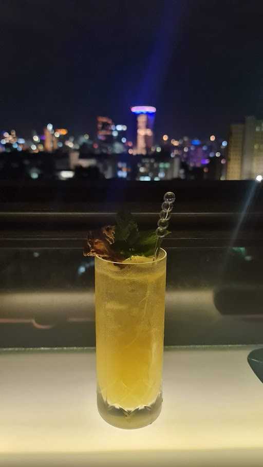 La Vue Rooftop Bar 7