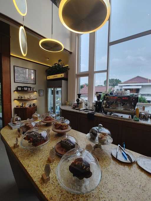 Common Grounds Coffee Roaster - Menteng 10