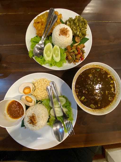 Dua Nyonya Restaurant Cikini 10