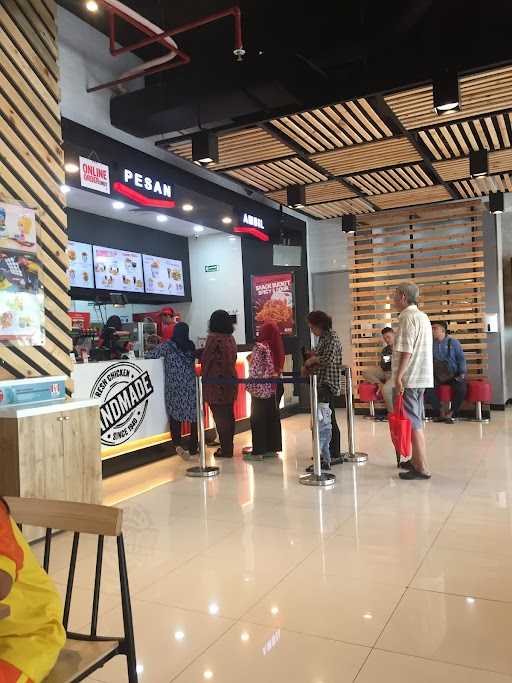 KFC - Pasaraya Manggarai 6