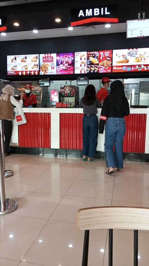 KFC - Pasaraya Manggarai 8