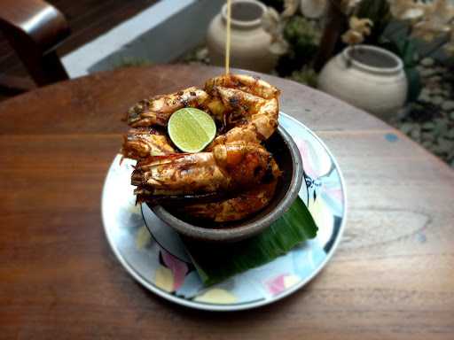 Tindulang Prasmanan & Seafood 7